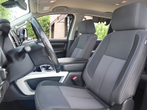 Used 2021 Nissan Titan SV w/ SV Convenience Package AWD/4WD image 28