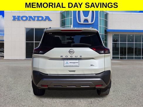 Used 2023 Nissan Rogue SL w/ SL Premium Package FWD image 4