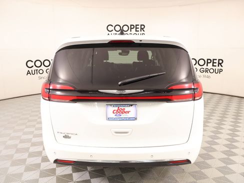 Used 2023 Chrysler Pacifica Touring-L FWD image 22