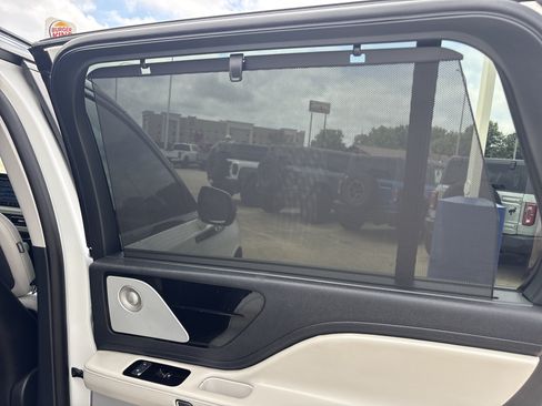 Used 2025 Lincoln Aviator Reserve w/ Equipment Group 201A AWD/4WD image 11