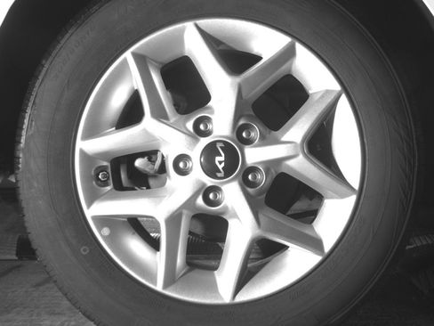 Used 2025 Kia Soul LX w/ LX Technology Package FWD image 15