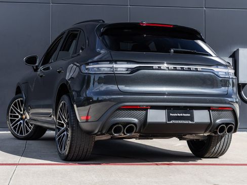 Certified 2026 Porsche Macan AWD/4WD image 3