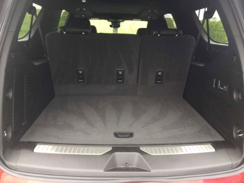 Used 2024 Chevrolet Suburban Premier w/ Premium Package image 11