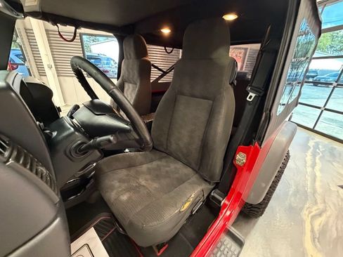 Used 2005 Jeep Wrangler Unlimited w/ Security Group AWD/4WD image 7