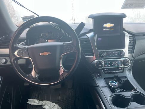 Used 2019 Chevrolet Suburban LT image 5