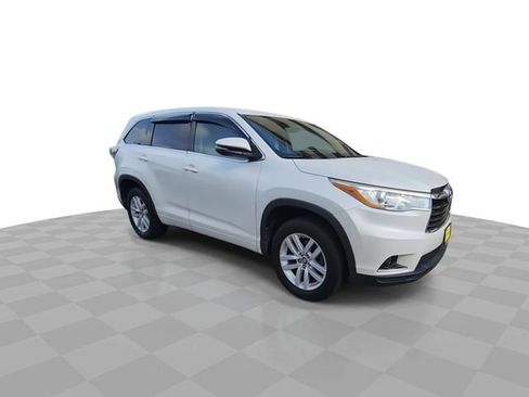 Used 2016 Toyota Highlander LE image 2