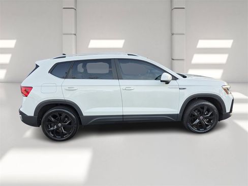 Used 2022 Volkswagen Taos SEL w/ Panoramic Sunroof Package image 3