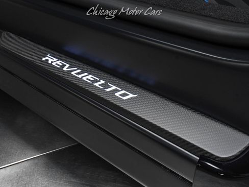 Used 2025 Lamborghini Revuelto image 21