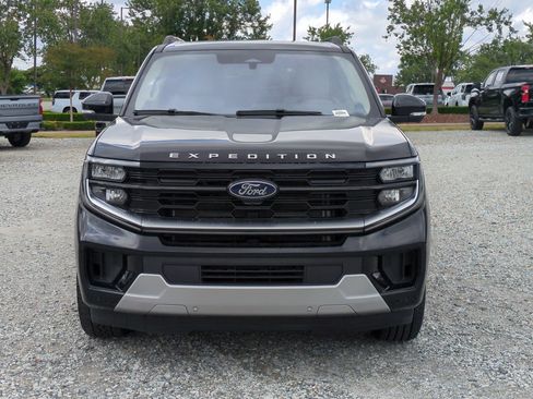 Used 2025 Ford Expedition Platinum w/ Platinum Ultimate Package AWD/4WD image 3