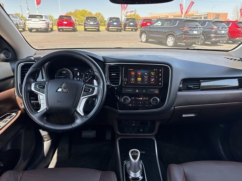 Used 2018 Mitsubishi Outlander 4WD Plug-In Hybrid image 35