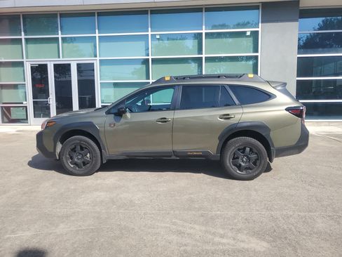 Used 2025 Subaru Outback Wilderness AWD/4WD image 3