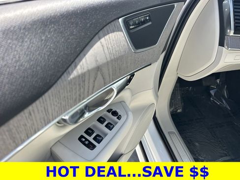 Used 2025 Volvo XC90 B5 Plus w/ Protection Package Premier image 18