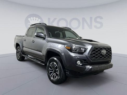 Used 2021 Toyota Tacoma TRD Sport w/ Technology Package image 10