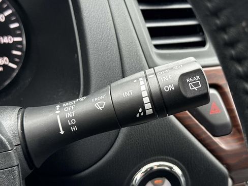 Used 2018 Nissan Pathfinder Platinum image 30