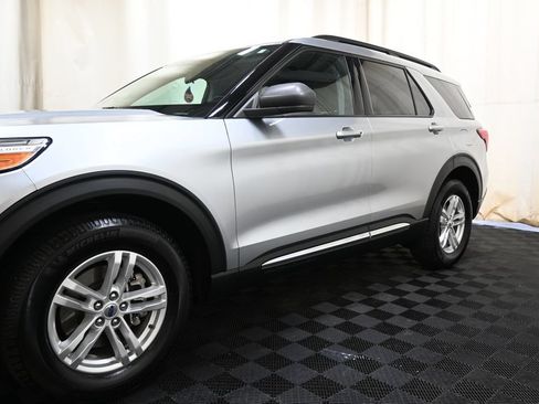 Used 2022 Ford Explorer XLT w/ Class IV Trailer Tow Package AWD/4WD image 9