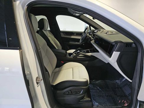 New 2025 Porsche Cayenne S image 13