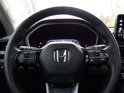 Used 2025 Honda Pilot Elite image 31