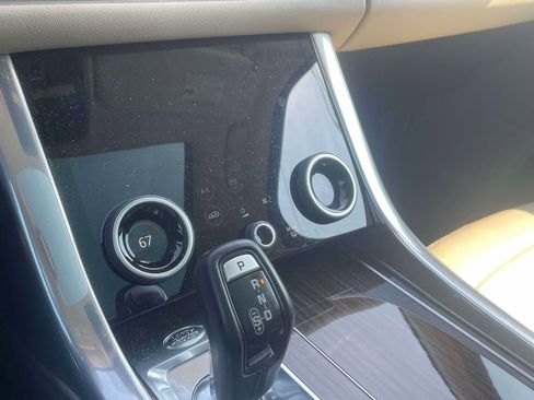 Used 2018 Land Rover Range Rover Sport HSE image 30
