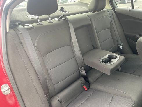 Used 2018 Chevrolet Cruze LT w/ Convenience Package FWD image 16
