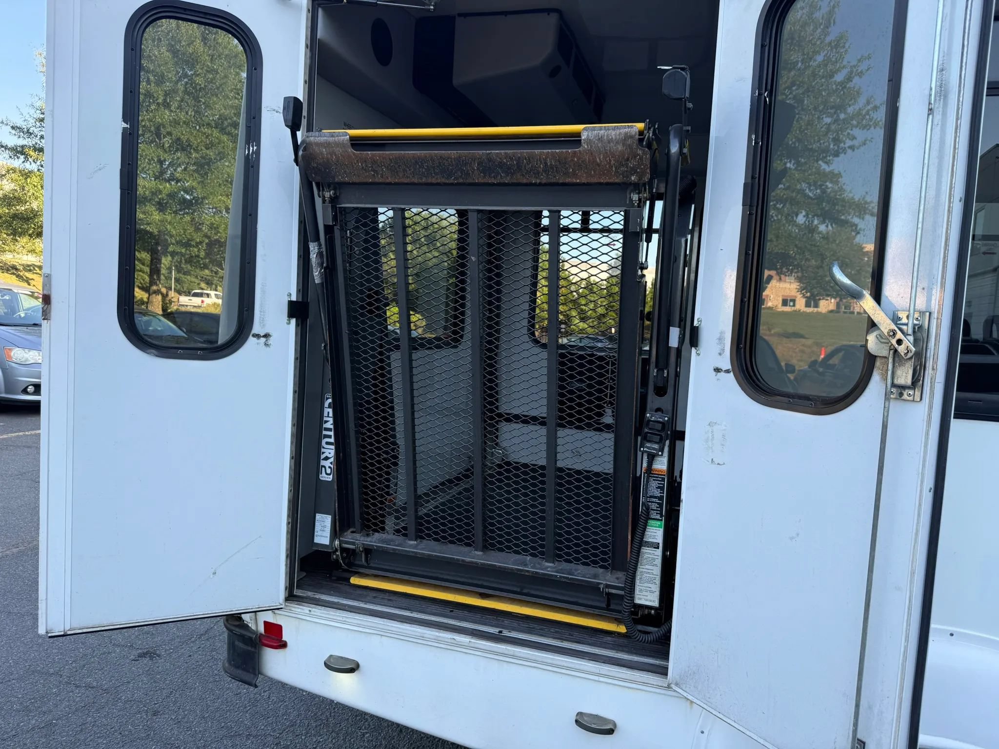 Used 2013 Ford E-350 and Econoline 350 Super Duty w/ Shuttle Bus Prep Pkg RWD image 31
