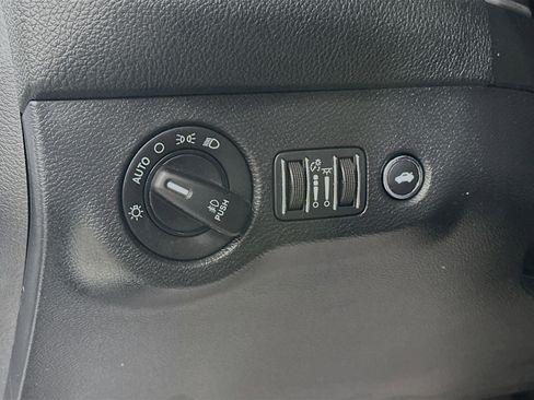 Used 2022 Dodge Challenger GT image 10