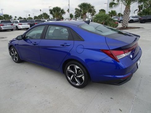 Used 2023 Hyundai Elantra SEL w/ Convenience Package FWD image 6