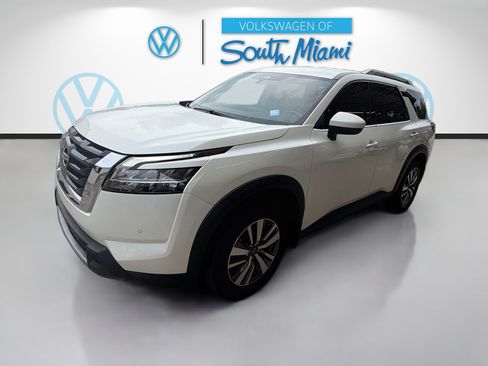 Used 2024 Nissan Pathfinder SL FWD image 3