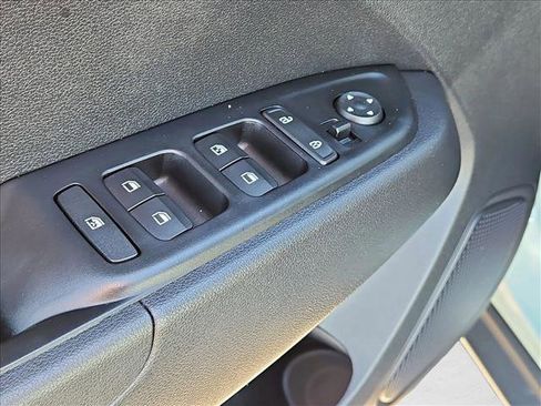 Certified 2025 Hyundai Venue SEL image 11