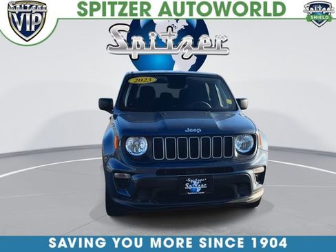 Used 2023 Jeep Renegade Latitude AWD/4WD image 3