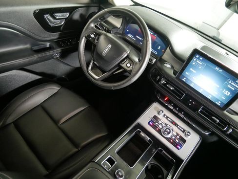 Used 2023 Lincoln Aviator AWD image 9