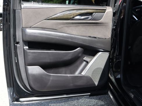 Used 2018 Cadillac Escalade ESV Platinum image 46