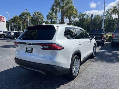 Used 2024 Toyota Grand Highlander AWD image 10