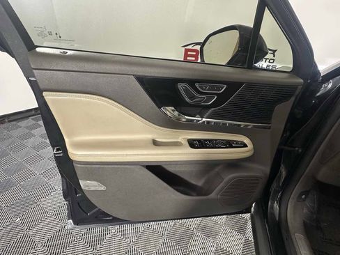 Used 2021 Lincoln Corsair FWD w/ Premium Package image 15