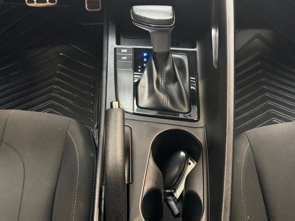 Certified 2025 Hyundai Elantra Sport FWD image 16