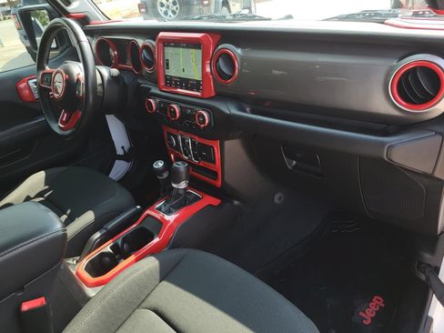 Used 2020 Jeep Wrangler Unlimited Sahara AWD/4WD image 12