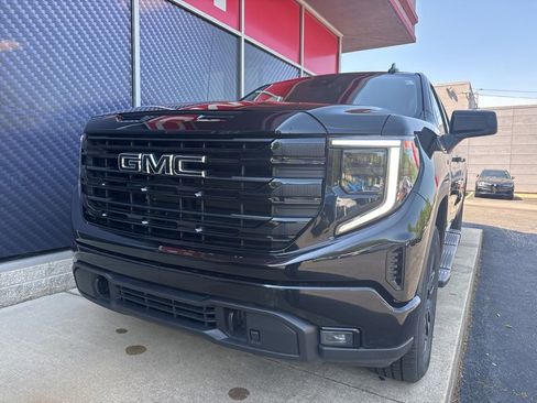 Used 2024 GMC Sierra 1500 Elevation w/ X31 Off-Road Package AWD/4WD image 18