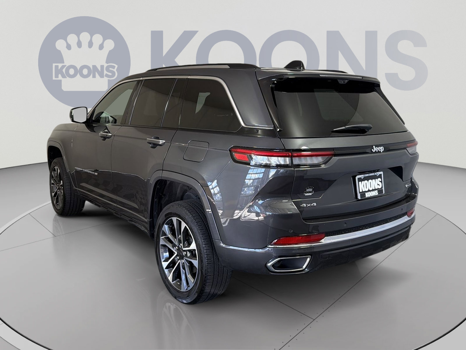 Used 2023 Jeep Grand Cherokee Overland w/ Luxury Tech Group IV AWD/4WD image 4