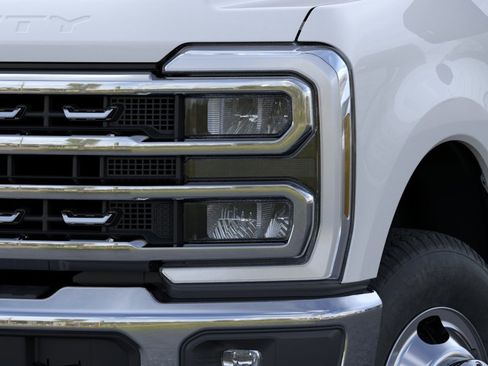 New 2026 Ford F350 XLT w/ XLT Premium Package AWD/4WD image 18