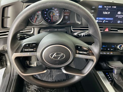 Used 2023 Hyundai Elantra SEL FWD image 11