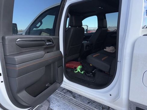 Used 2024 GMC Sierra 2500 AT4 w/ AT4 Premium Plus Package image 9