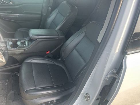 Used 2023 GMC Acadia SLT w/ Elevation Edition image 2