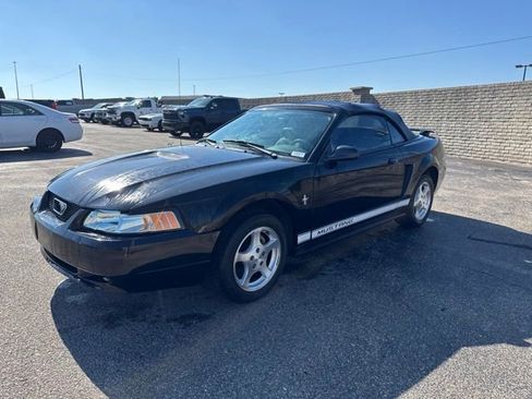 Used 2002 Ford Mustang Convertible RWD image 3