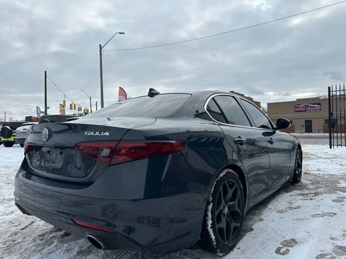 Used 2019 Alfa Romeo Giulia image 4