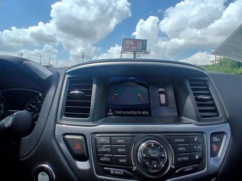 Used 2020 Nissan Pathfinder SL FWD image 23