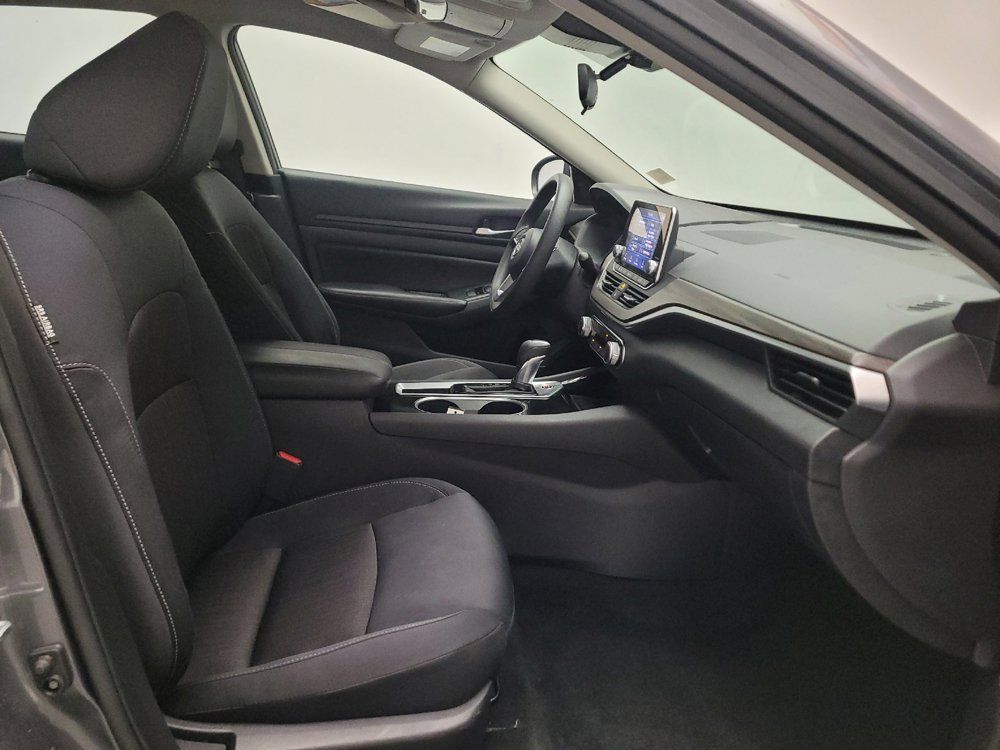 Used 2024 Nissan Altima 2.5 SV FWD image 21