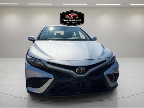 Used 2022 Toyota Camry SE w/ Cold Weather Package image 11