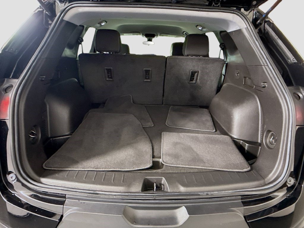 Used 2023 Chevrolet Blazer LT FWD image 34
