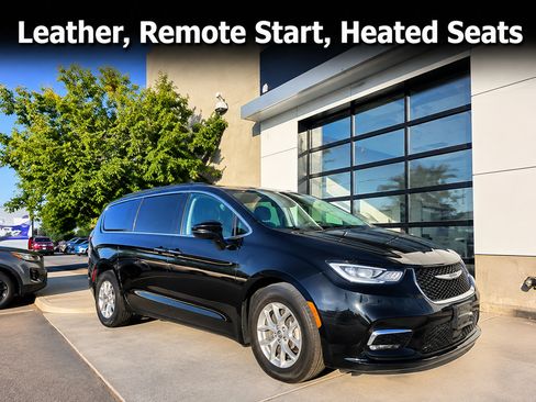 Used 2024 Chrysler Pacifica Touring-L FWD image 1