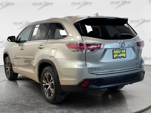 Used 2016 Toyota Highlander XLE AWD/4WD image 6
