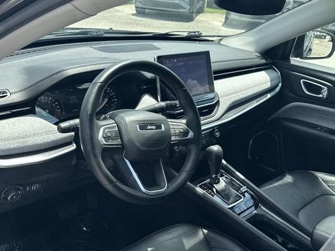 Used 2022 Jeep Compass Latitude w/ Sun and Sound Group AWD/4WD image 14
